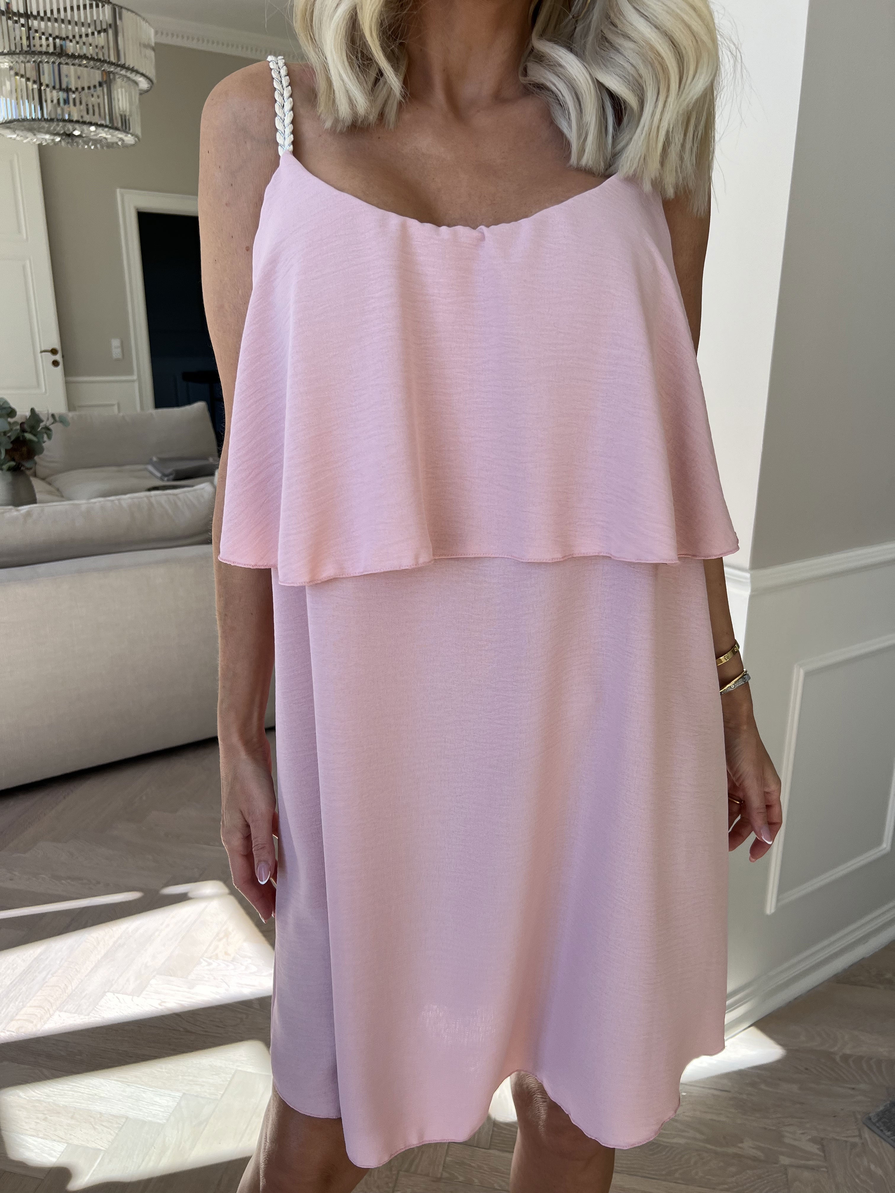 Blanca - Flæsekjole med flettede stropper